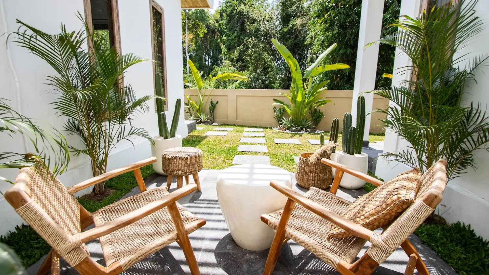 Best Relaxation Place! 3Bdr Villa With Jungle And Small Lake View In Canggu Seminyak