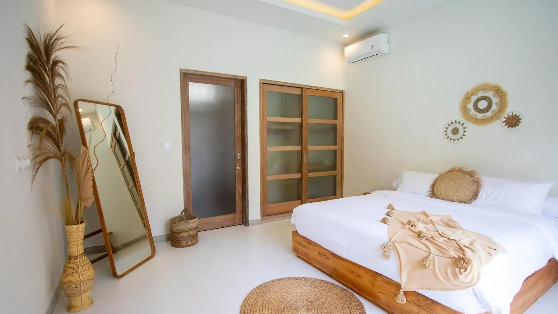 Best Relaxation Place! 3Bdr Villa With Jungle And Small Lake View In Canggu Seminyak