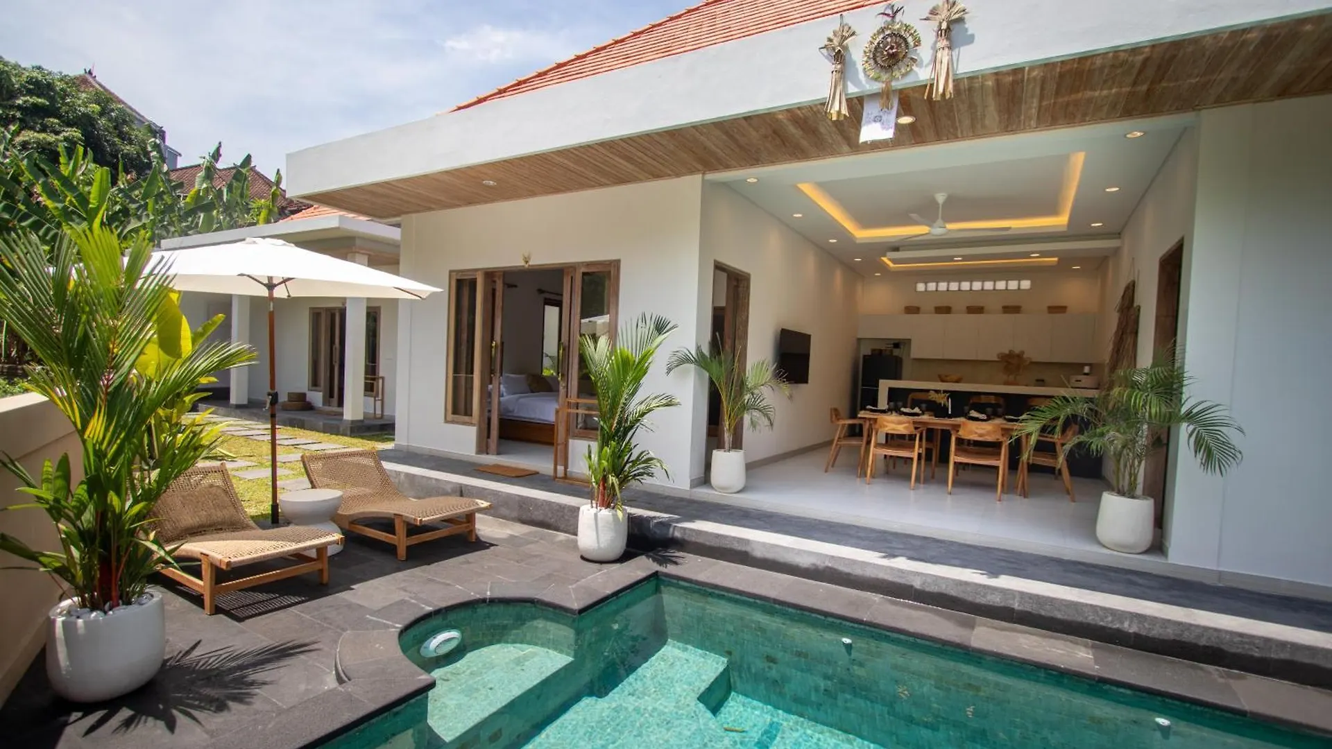 Best Relaxation Place! 3Bdr Villa With Jungle And Small Lake View In Canggu Seminyak  Seminyak (Bali)