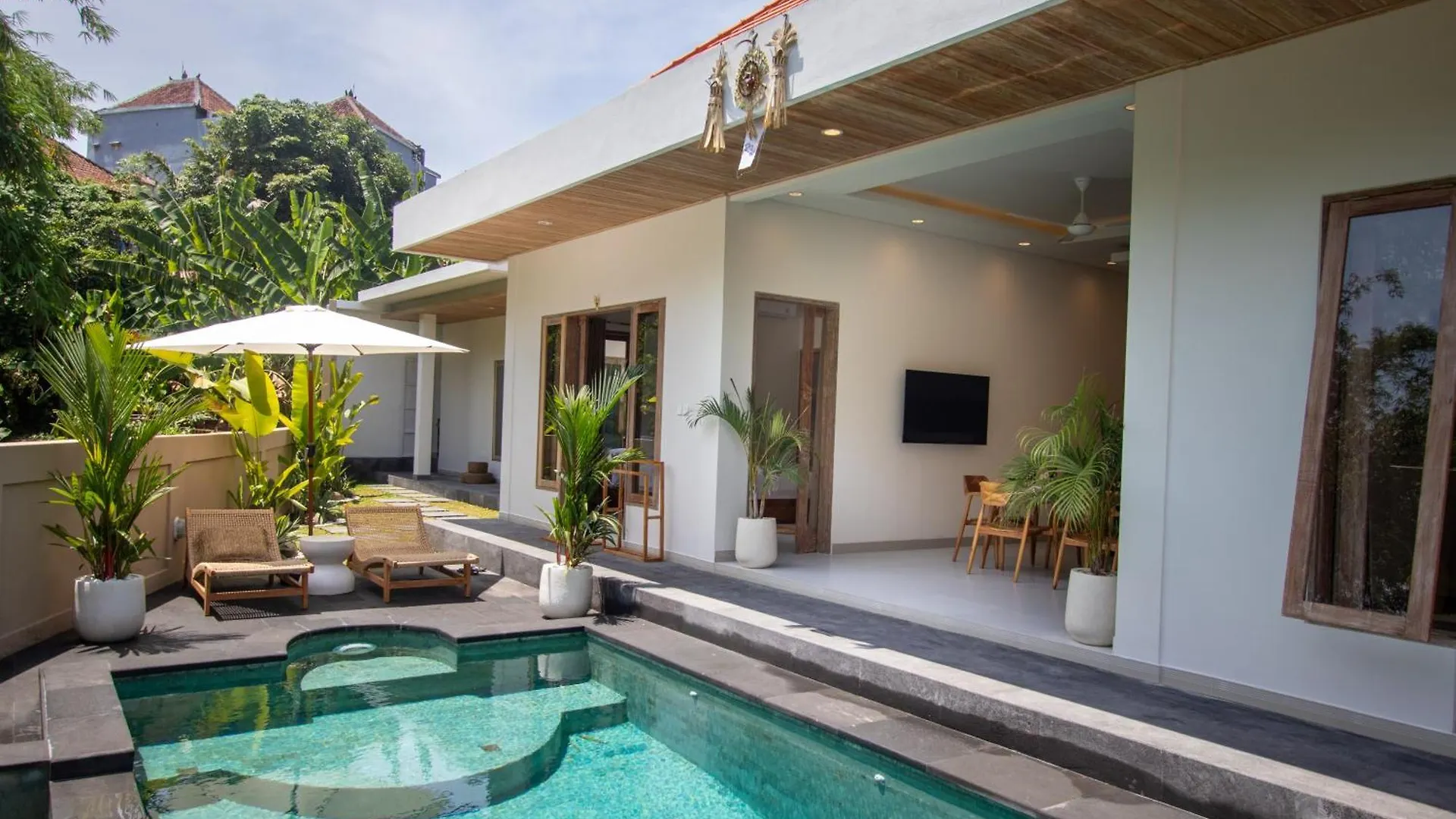 Best Relaxation Place! 3Bdr Villa With Jungle And Small Lake View In Canggu Seminyak
