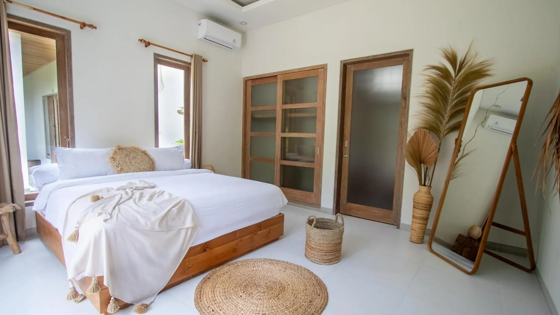 Best Relaxation Place! 3Bdr Villa With Jungle And Small Lake View In Canggu Seminyak